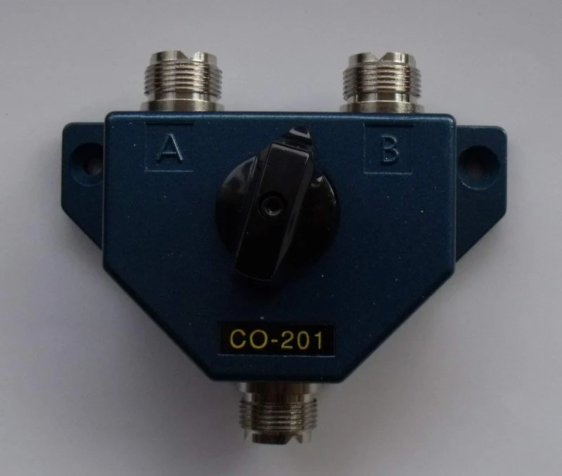 CO-201 COMMUTATORE DI ANTENNA 2 VIE connettori SO-239