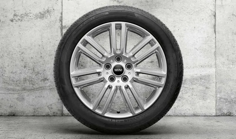 Llanta de aleación 7,5Jx18 ET51 Pair Spoke 532 brightsilver OEM 36116856032 para MINI Countryman F60, F60 LCI. Original MINI.