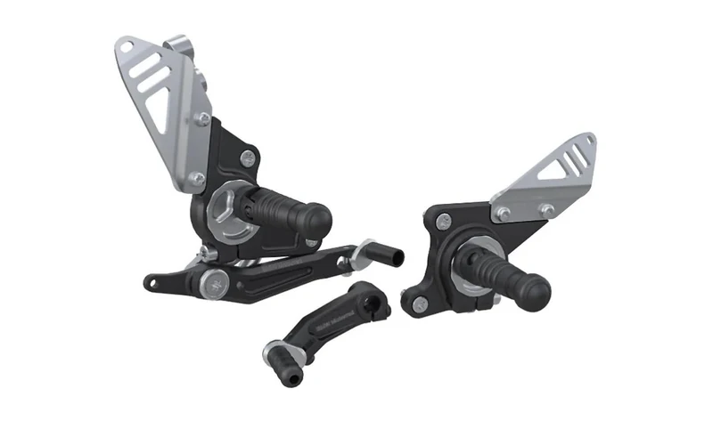 Sistema de reposapiés izquierdo conductor Option 719 Shadow OEM 46711541821 para motos BMW R nineT, R nineT Pure, R nineT Scrambler, R nineT Urban G/S. Original BMW Motorrad.