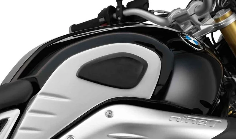 Juego de rodilleras de depósito izquierda y derecha negro OEM 77318546308 para motos BMW R nineT, R nineT Pure, R nineT Scrambler, R nineT Racer, R nineT Urban G/S... y más. Original BMW Motorrad.