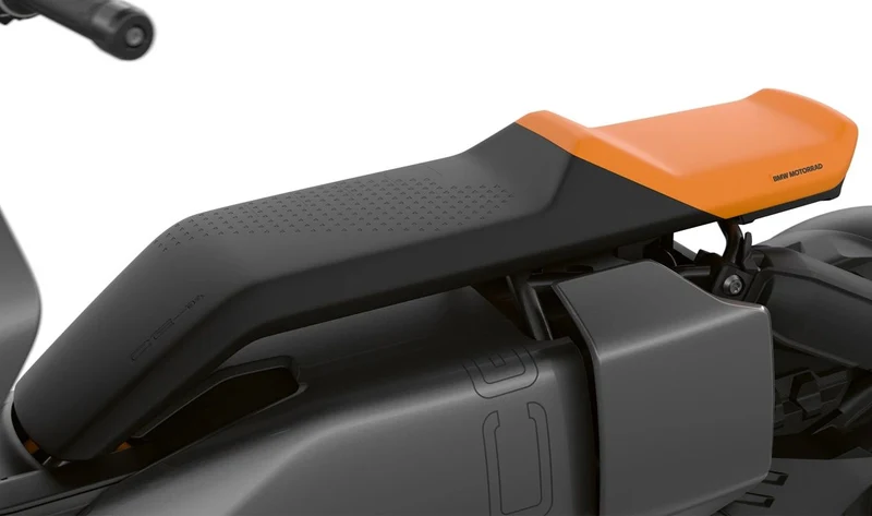 Asiento Pro Backrest negro/naranja con respaldo OEM 52538548648 para motos BMW CE 04 (K07) desde 2021. Original BMW Motorrad.
