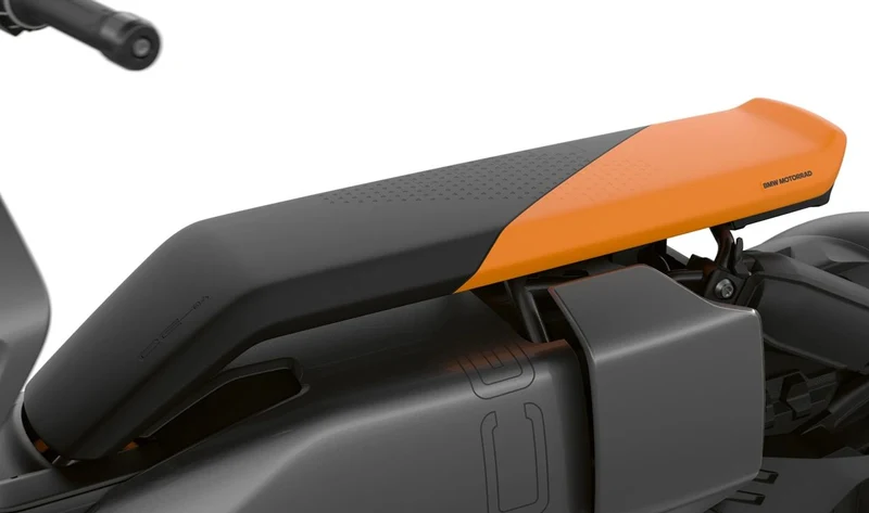 Banco de asiento Style bicolor negro/naranja OEM 52539457469 para motos BMW CE 04 (K07) desde 11/2021. Original BMW Motorrad.