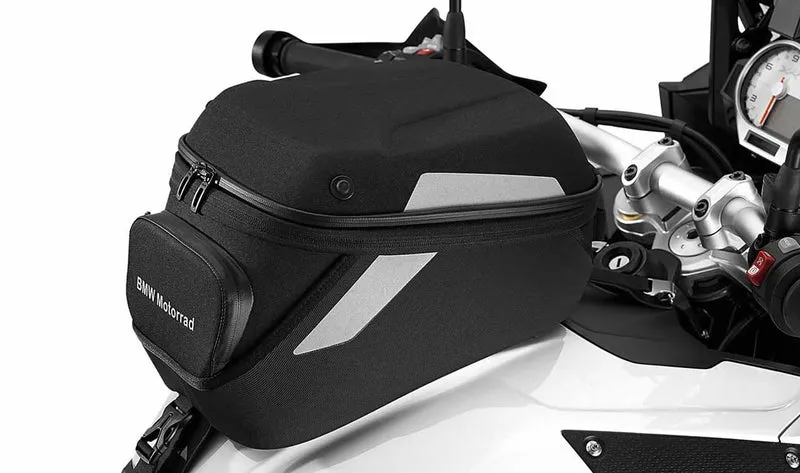Bolsa sobredepósito negra 10-15 l OEM 77498551736 para motos BMW S 1000 XR K49. Original BMW Motorrad.
