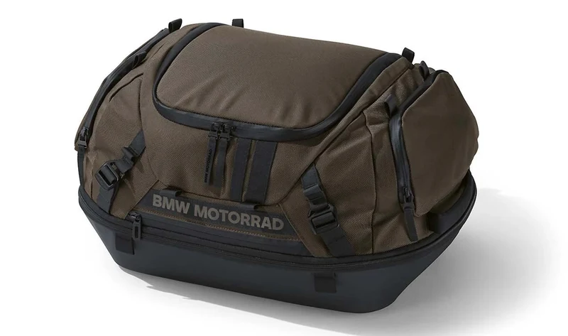 Bolsa trasera Adventure pequeña oliva/negro OEM 77495A503C0 para motos BMW R 1300 GS, R 1250 GS, R 1250 RT, S 1000 XR, F 900 XR, K 1600 GT… y más. Original BMW Motorrad.