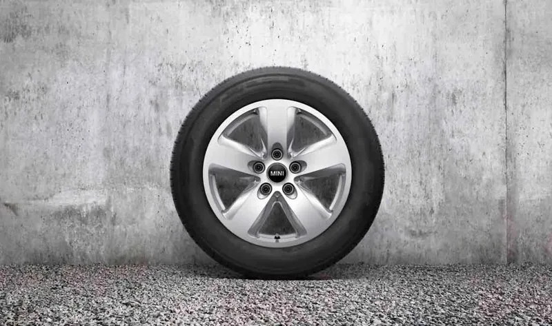 Llanta de aleación ligera 7Jx16 ET47 Bright Silver Metallic OEM 36116877741 para MINI Clubman F54 (2014-2019), Clubman F54 LCI (2018-2024). Original MINI.