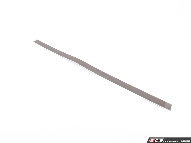 Paramento de entrada derecho John Cooper Works OEM 51477406652 para MINI Clubman R55, R55 LCI Cooper, Cooper D, Cooper S… y más. Original MINI.