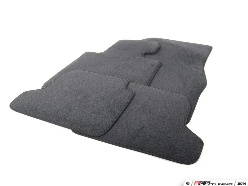 Juego de alfombrillas delanteras y traseras antracita volante a la izquierda OEM 51477336062 para BMW Serie 1 F21 y Serie 2 F22 sin xDrive. Original BMW