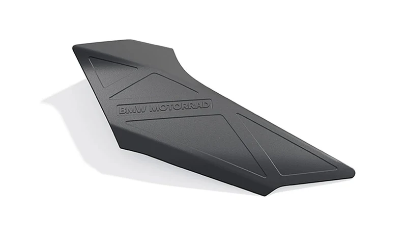 Protección del chasis trasera izquierda OEM 46637106107 para BMW Motorrad R1300GS. Original BMW Motorrad.