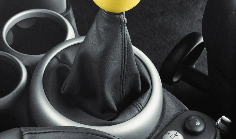 Fuelle de palanca de cambio con anillo de sujeción OEM 25110393568 para MINI R50, R53, Cabrio R52. Original MINI.
