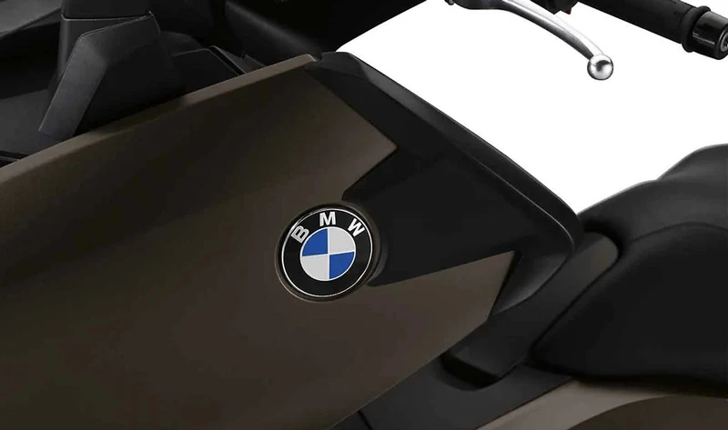 Deflector de viento delantero OEM 77318527006 para BMW Motorrad C 650 GT (K19) 2011-2020. Original BMW Motorrad.