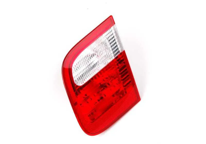Luz trasera en tapa del maletero derecha OEM 63218364924 para BMW Serie 3 E46 (316i, 318i). Original BMW.