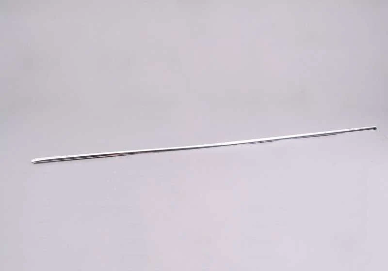Recubrimiento izquierdo cromo OEM 51211888421 para BMW Serie 3 E30. Original BMW.