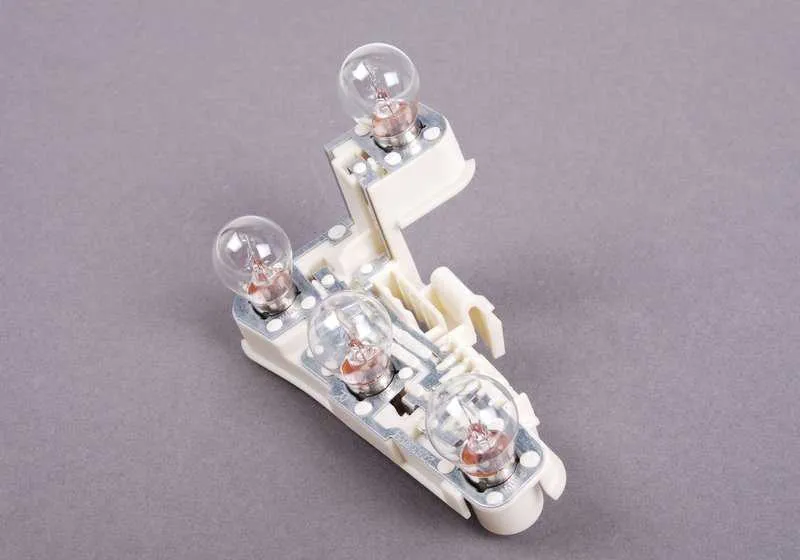 Portalámpara luz trasera lateral derecha OEM 63216937474 para BMW Serie 3 E90. Original BMW.