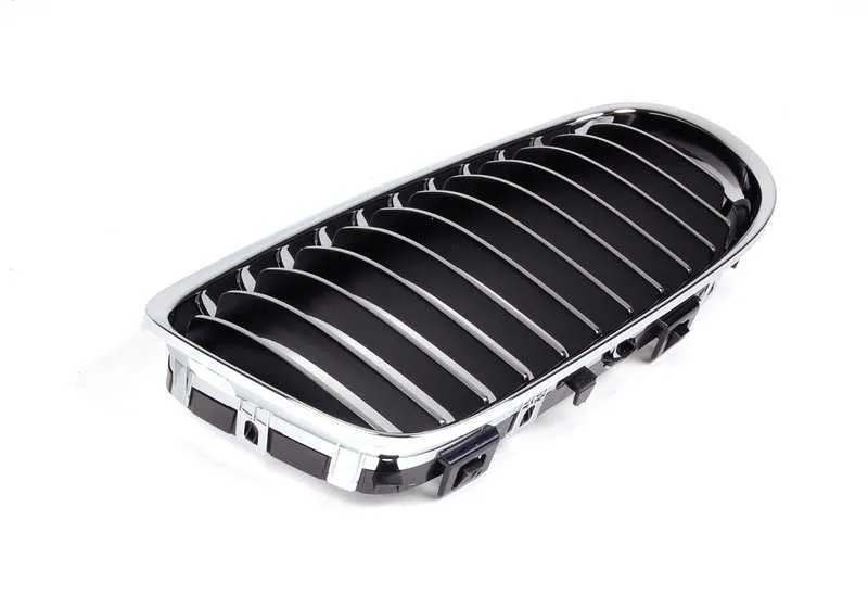 Rejilla de adorno izquierda OEM 51137201969 para BMW E90, E91 (2007-2012). Original BMW.