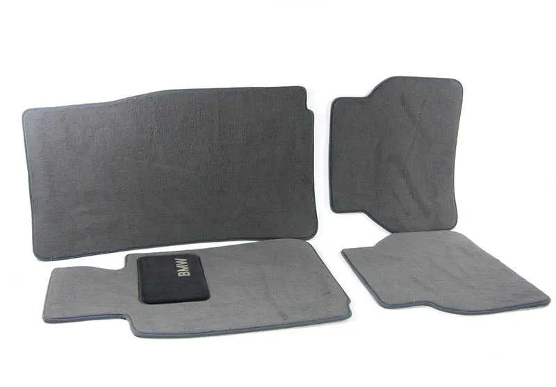 Alfombrillas de velours delanteras y traseras OEM 51478204020 para BMW Serie 5 E39 Berlina y Touring. Original BMW.