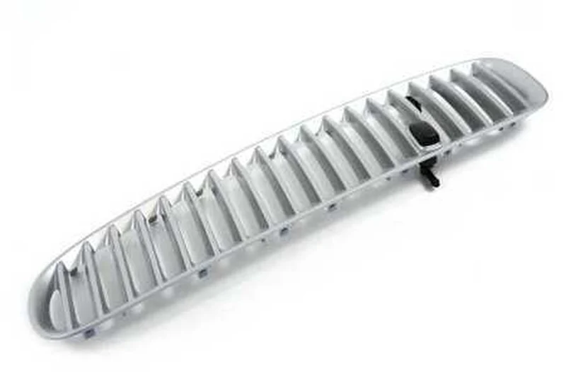 Rejilla de adorno entrada de aire izquierda OEM 51137124823 para BMW X5 E53. Original BMW.