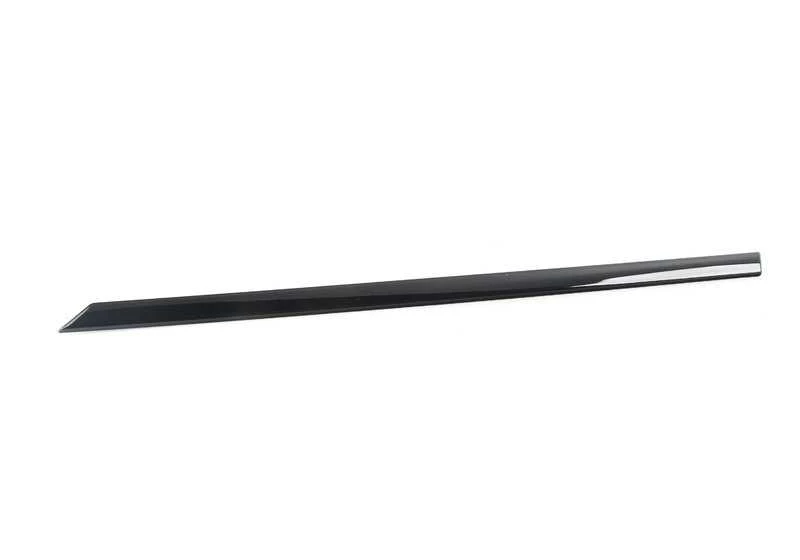 Embellecedor puerta trasera derecha OEM 51428256258 para BMW Serie 5 E39. Original BMW.