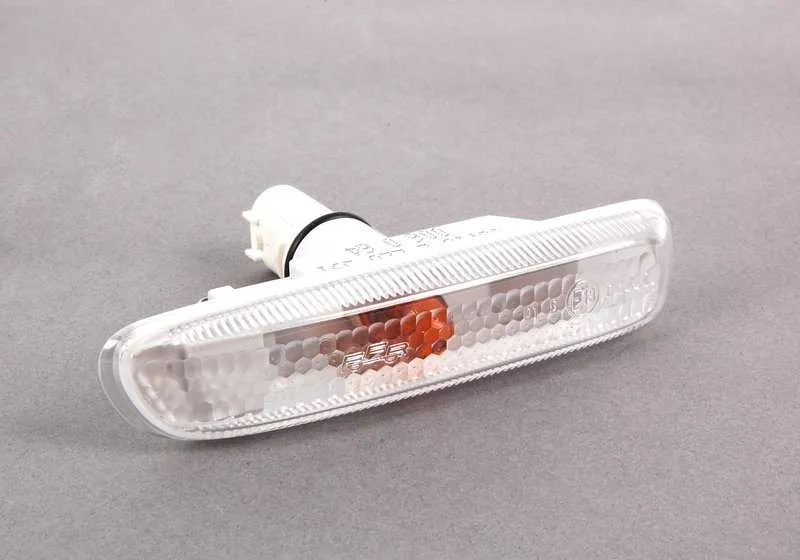 Indicador de dirección adicional izquierdo blanco OEM 63132228591 para BMW Serie 3 E46. Original BMW.