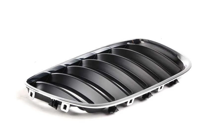 Rejilla de adorno delantera derecha OEM 51137113734 para BMW X5 E53. Original BMW.