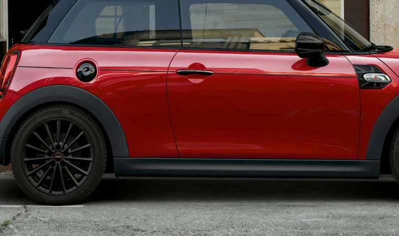 Banda lateral Piano Black OEM 51145A18106 para MINI F56, F56 BEV, F56 LCI, Cabrio F57... y más. Original MINI.