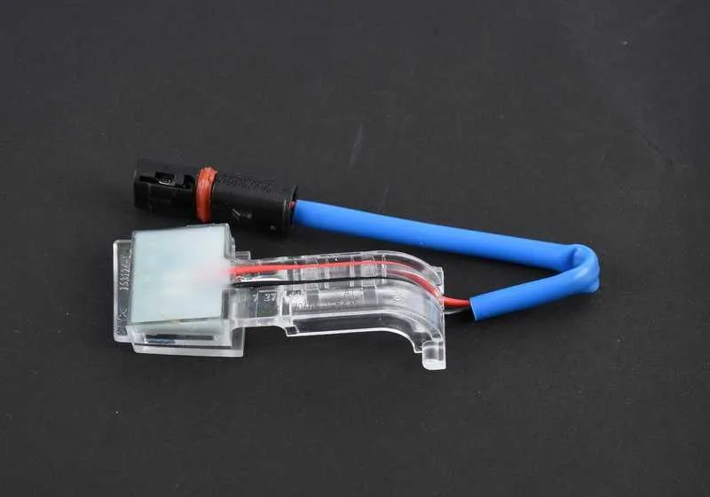 Iluminación del asidero puerta izquierda OEM 63177277447 para BMW F20, F21, F22, F30, F32... y más. Original BMW.