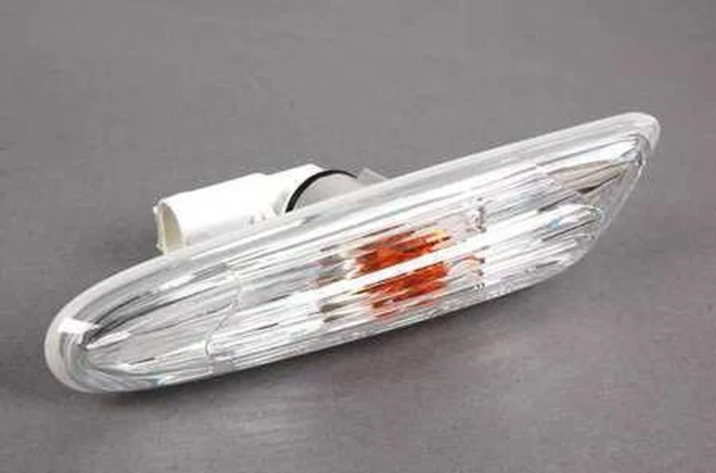 Indicador de dirección adicional izquierdo OEM 63137253325 para BMW E81, E87, E90, E92, X1 E84... y más. Original BMW.