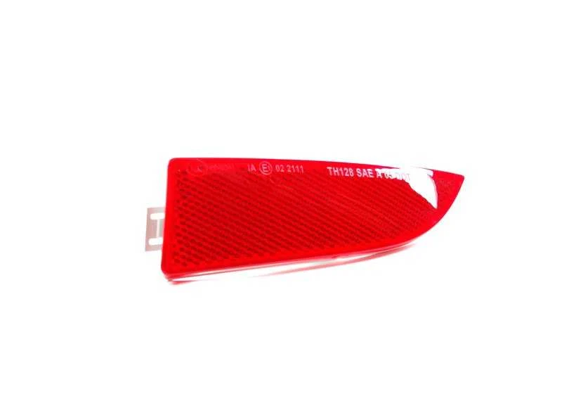 Reflectante trasero derecho OEM 63147162218 para BMW X3 E83 (2006-2010). Original BMW.