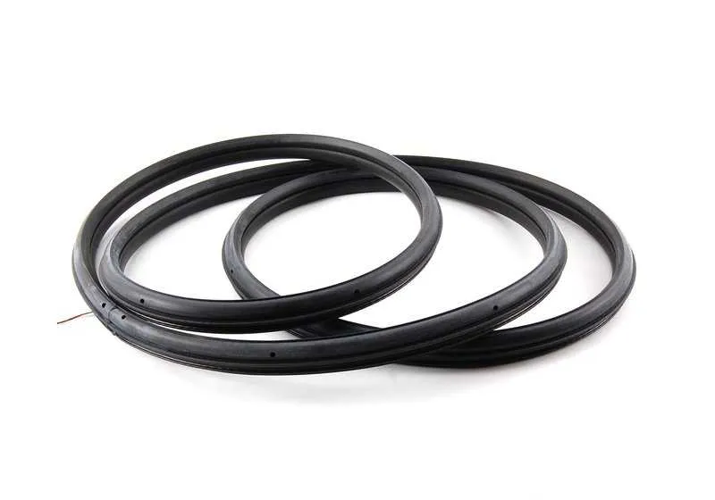 Cantonera delantera derecha OEM 51723451666 para BMW X3 E83, E83 LCI. Original BMW.