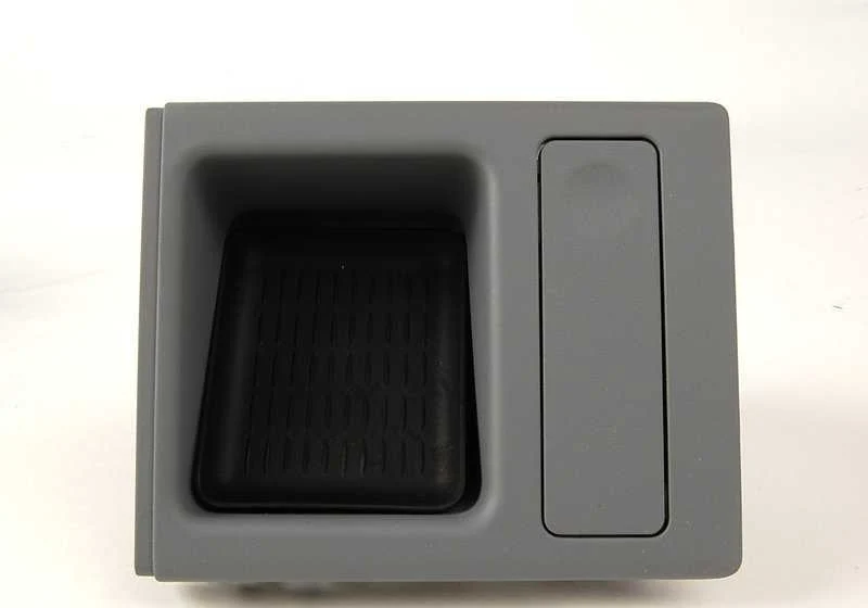 Bandeja de herramientas con compartimento para monedas OEM 51168248505 para BMW Serie 3 E46. Original BMW.