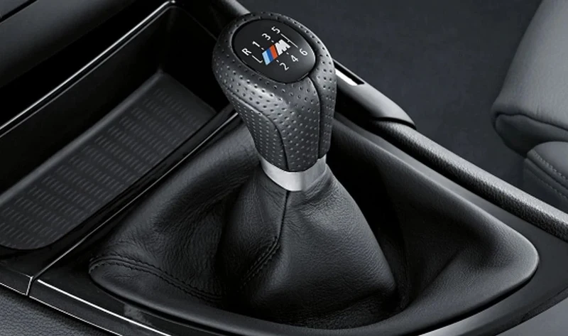 Pomo del cambio deportivo M de 5 velocidades OEM 25118036626 para BMW E87. Original BMW.