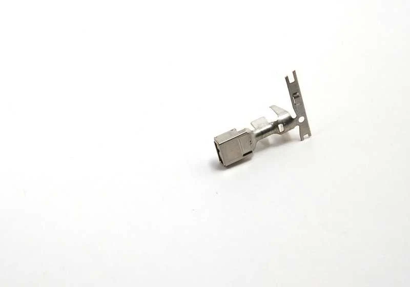 Terminal ELO-Power 5,2x0,63 OEM 61138364848 para BMW 1' E81, 3' E46, 5' E60, MINI R56, F56... y más. Original BMW y MINI.