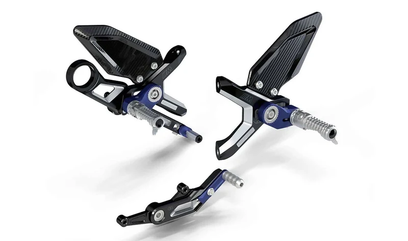 Juego de reposapiés derecho OEM 77257924074 para motos BMW M1000RR (K66) 2020-2022. Original BMW Motorrad.