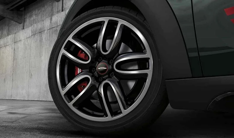 Llanta de aleación JCW Course Spoke 2-Tone 19" jet black OEM 36116856066 para MINI Clubman F54, F54 LCI. Original MINI.