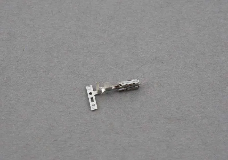 Terminal eléctrico OEM 12512247475 para MINI R56, R55, R57, R60 y más. Original MINI.