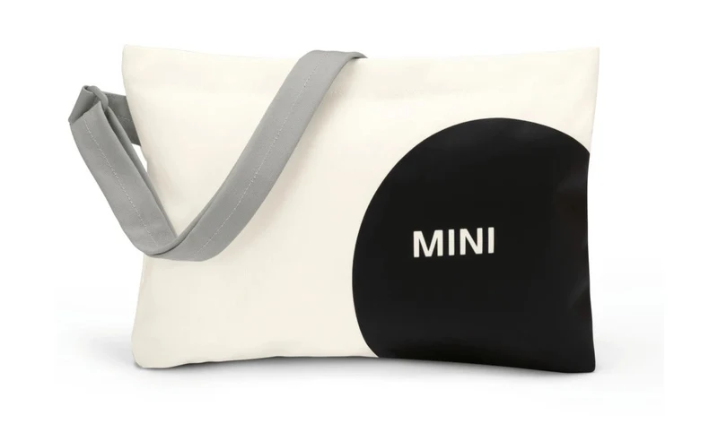 Bolsa Musette Car Detail MINI estampado coche OEM 80225B320C7, color blanco/negro, colección MINI 2024, repelente al agua. Válido para BMW y MINI. Original MINI.