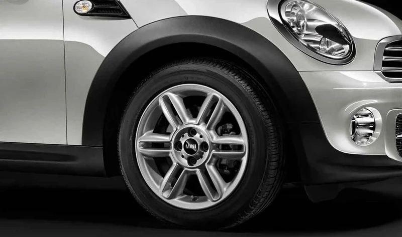 Llanta de aluminio Twin Spoke 128 plata OEM 36116795173 para MINI R56, R56 LCI, Clubman R55, Cabrio R57, Coupé R58, Roadster R59... y más. Original MINI.