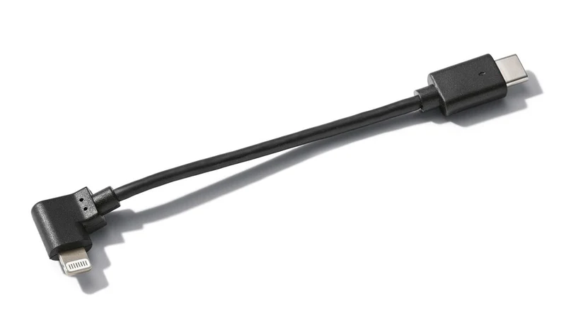 Cable adaptador USB-C a Lightning OEM 61347921643 para BMW Motorrad K1600 GT, K1600 GTL, R18 B... y más. Original BMW Motorrad.