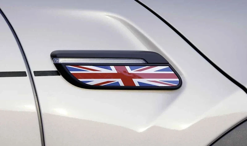 Moldura lateral izquierda Union Jack OEM 51135A1D9B2 para MINI F56 LCI, F56 BEV LCI, F55 LCI, Cabrio F57 LCI (03/2020-02/2024). Original MINI.